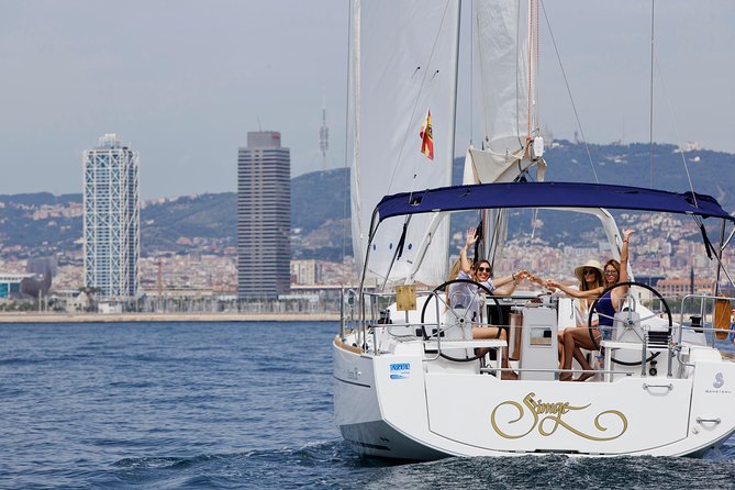 1h Refreshing Sailing Tour in Barcelona with Open Bar & Snacks - El Peix and the Olympic waterfront