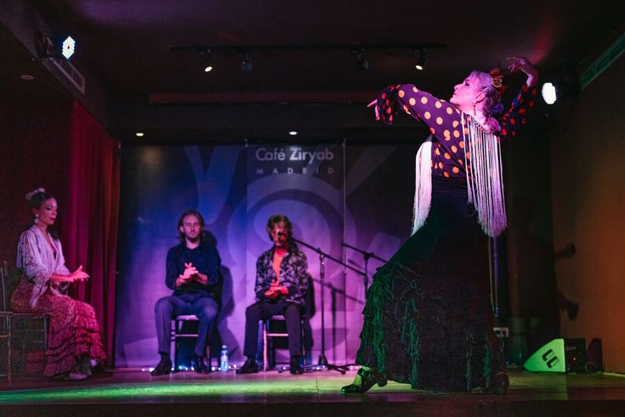 "Algarabía": Flamenco Show at Café Ziryab. Madrid - Entering a café devoted to flamenco