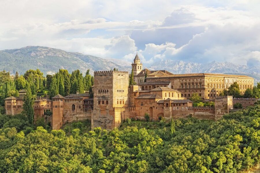 Alhambra: Guided Tour with Fast-Track Entry - Why a guided Alhambra visit makes sense