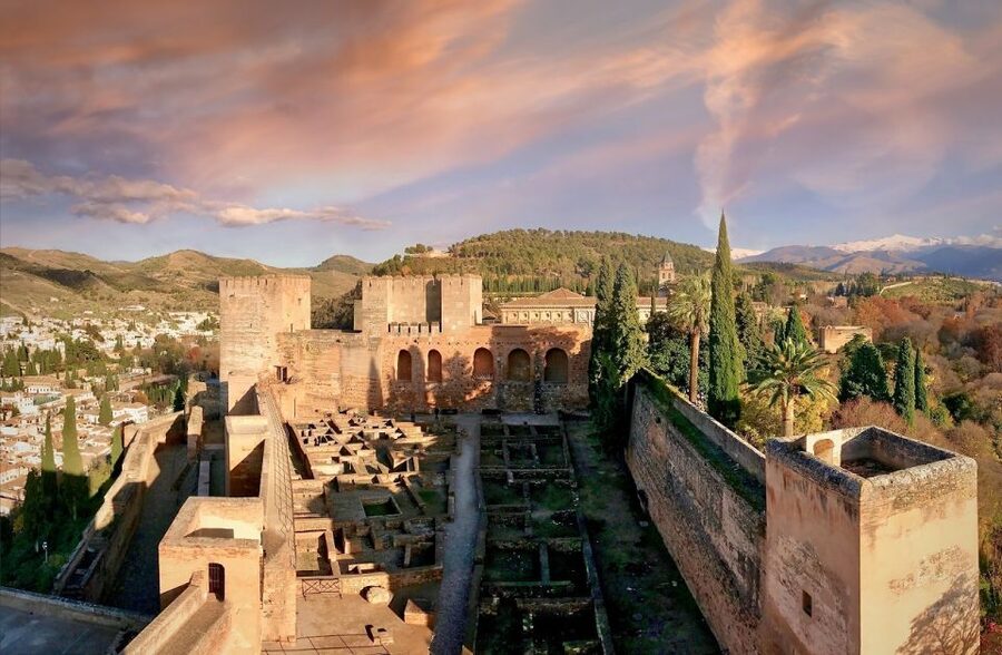 Alhambra: Guided Tour with Fast-Track Entry - The Alcazaba and the fortress story