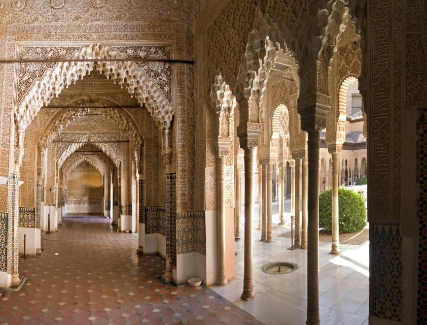 Alhambra: Guided Tour with Fast-Track Entry - What the three-hour schedule feels like