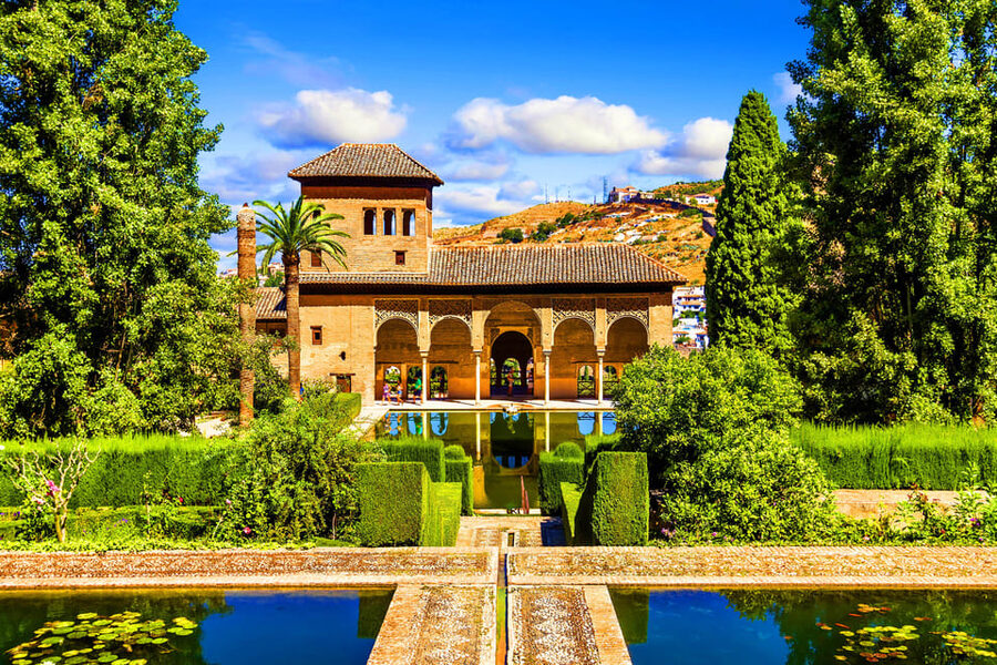 Alhambra: Ticket with Audioguide - Why the Alhambra works well with an audio guide