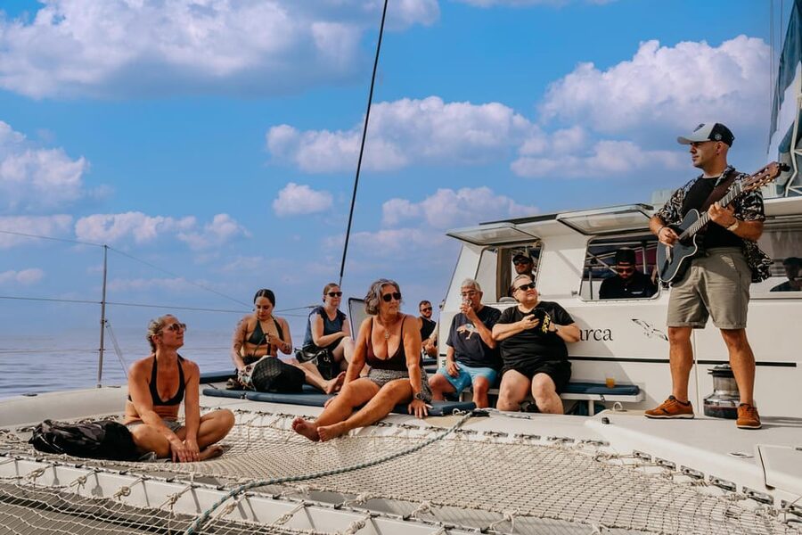Alicante: Afternoon Cruise with Appetizer and Live Music - The coastal views toward Cabo de las Huertas