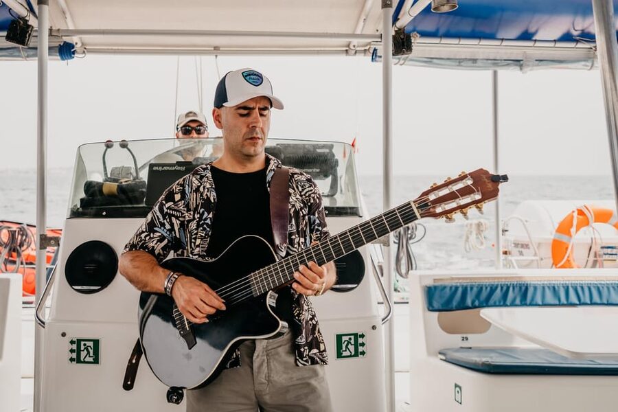 Alicante: Afternoon Cruise with Appetizer and Live Music - Who should book this experience?