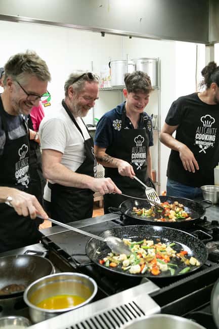Alicante: Paella and Sangría Workshop with Market Visit - Who will enjoy this class most?