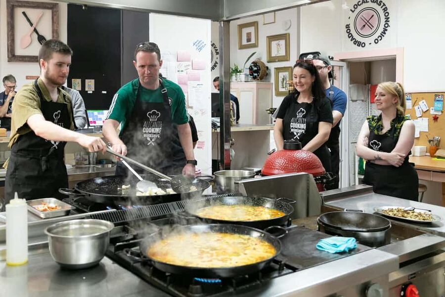 Alicante: Paella and Sangría Workshop with Market Visit - Sangría and tapas before the main dish