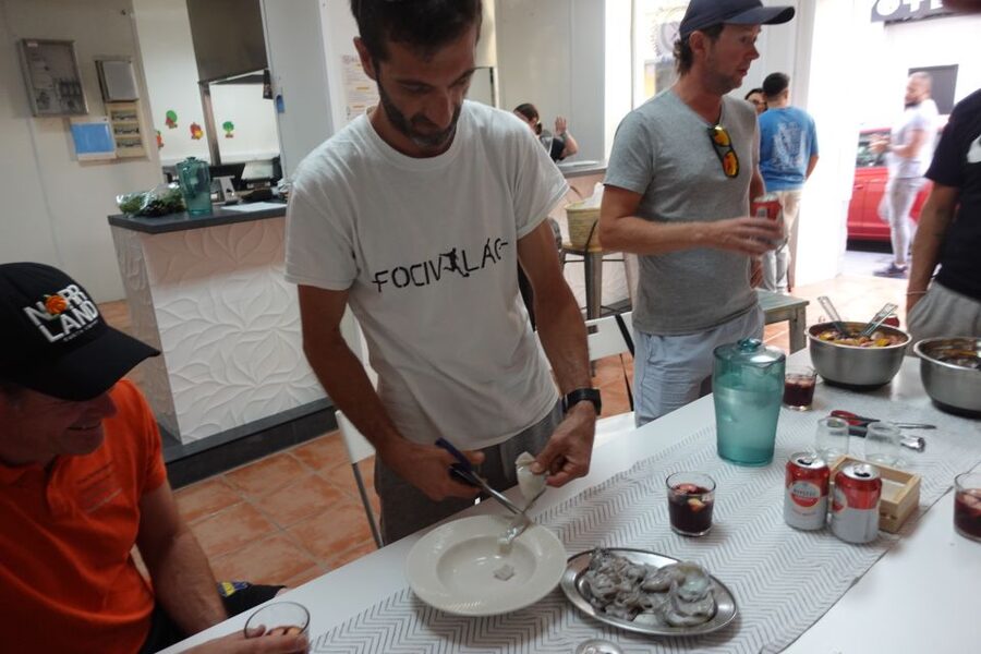 Alicante: Paella and Sangría Workshop with Market Visit - Federico and the teaching style