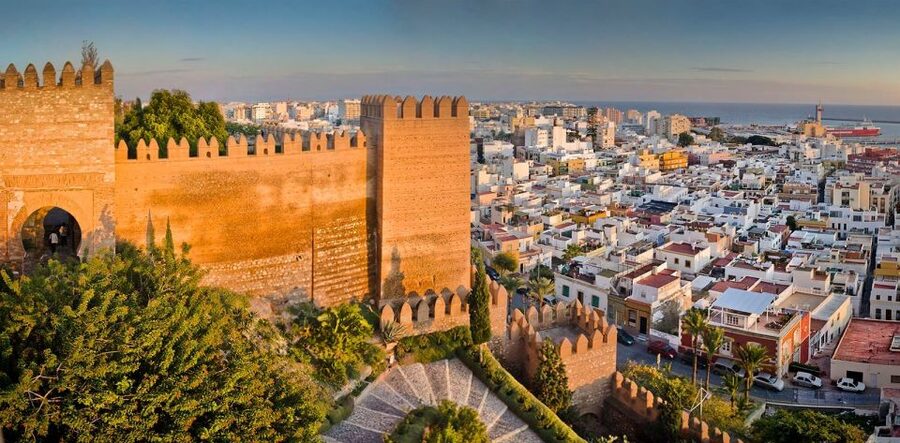 Almeria: Alcazaba Guided Tour - Meeting your guide before the monument