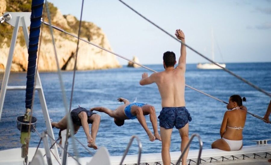 Altea: Beaches and Coves Boat Trip with Lunch - Who will get the most from this boat trip