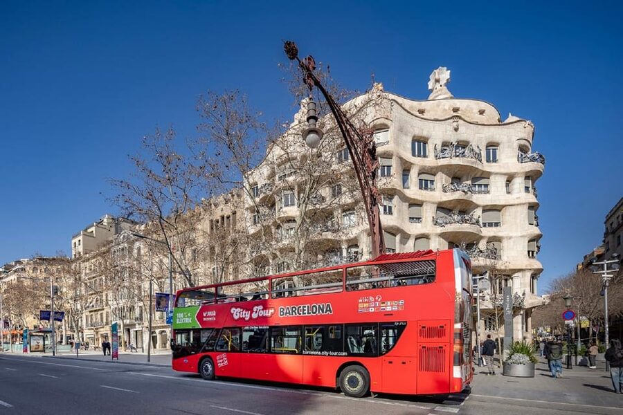 Barcelona: 24 or 48-Hour Hop-On Hop-Off Bus Tour - Two routes that show Barcelona beyond the center
