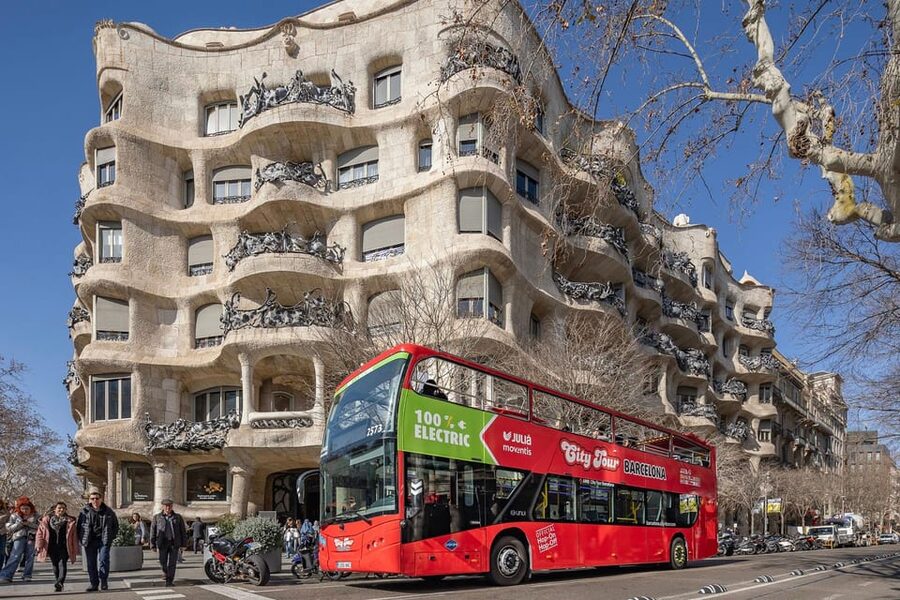 Barcelona: 24 or 48-Hour Hop-On Hop-Off Bus Tour - Who will get the most from this Barcelona tour