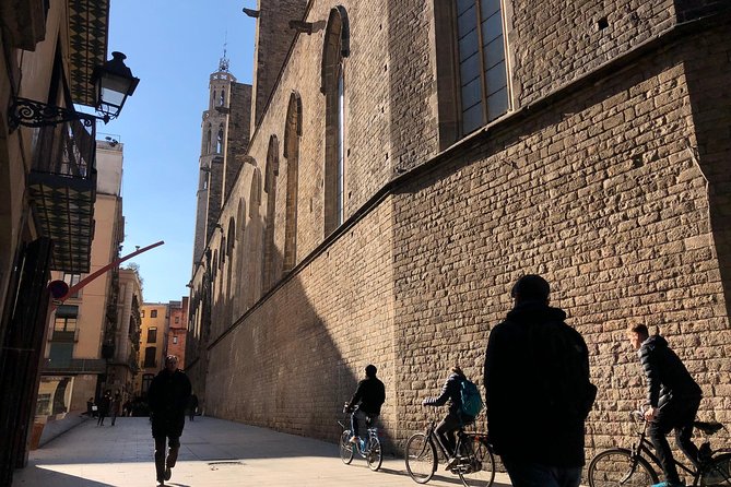 Barcelona 3-hour Bike or E-Bike Tour: Highlights and Hidden Gems - The Sagrada Família from the outside