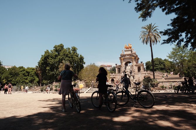 Barcelona 3-hour Bike or E-Bike Tour: Highlights and Hidden Gems - Santa Maria del Mar and the return to the old city