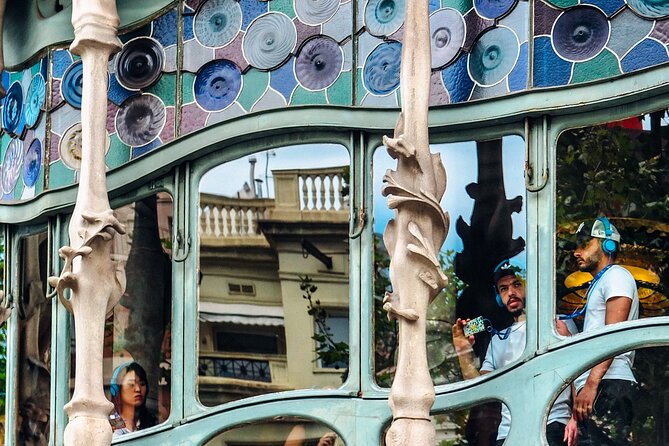 Barcelona Architecture Walking Tour With Casa Batlló Upgrade - Passeig de Gràcia and the famous disagreement