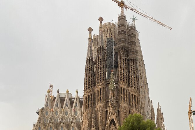 Barcelona: Bar Crawl at Gaixample - Starting in Eixample with a local drink