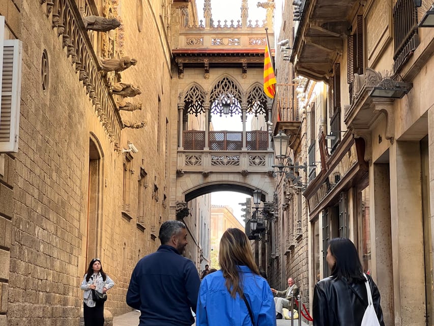 Barcelona: Barri Gotic Small Group Walking Tour - Starting at Plaça de Catalunya