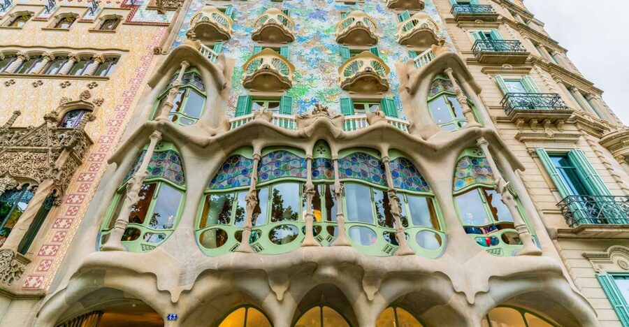 Barcelona: Casa Batlló Entry with Self-Audioguide Tour - The building first, the technology second