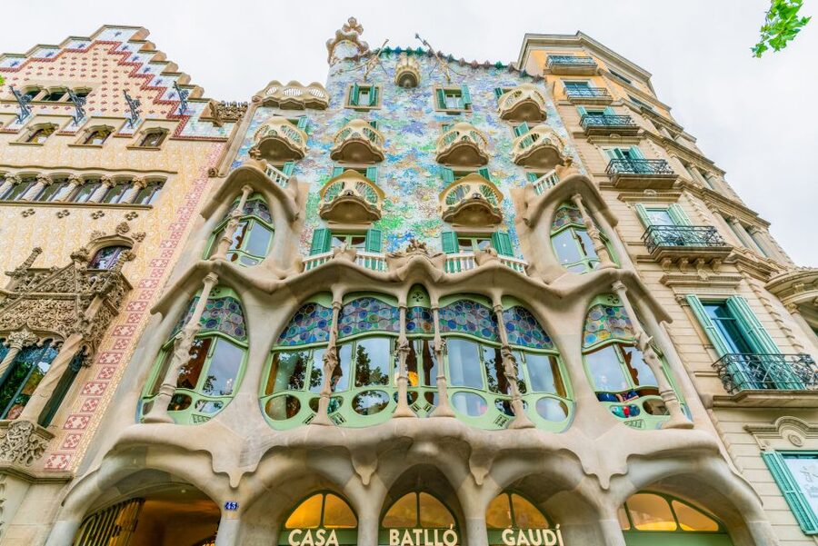 Barcelona: Casa Batlló Entry with Self-Audioguide Tour - What the audio guide adds