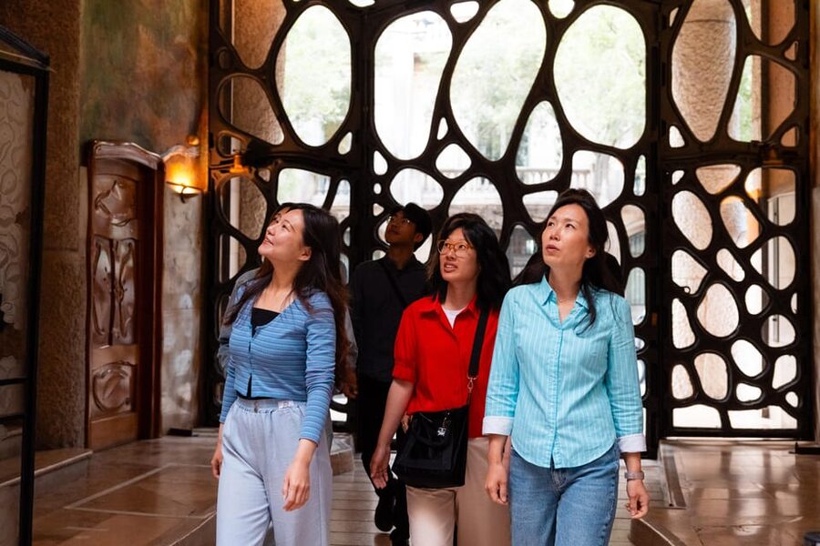 Barcelona: Casa Vicens, Pedrera, and Casa Batlló Guided Tour - Three Gaudí houses, one busy Barcelona morning