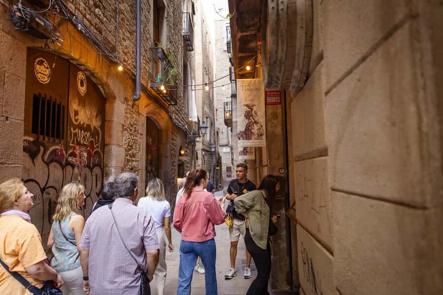 Barcelona: City Walking Tour with Local Guide - Barcelona Cathedral and the medieval center