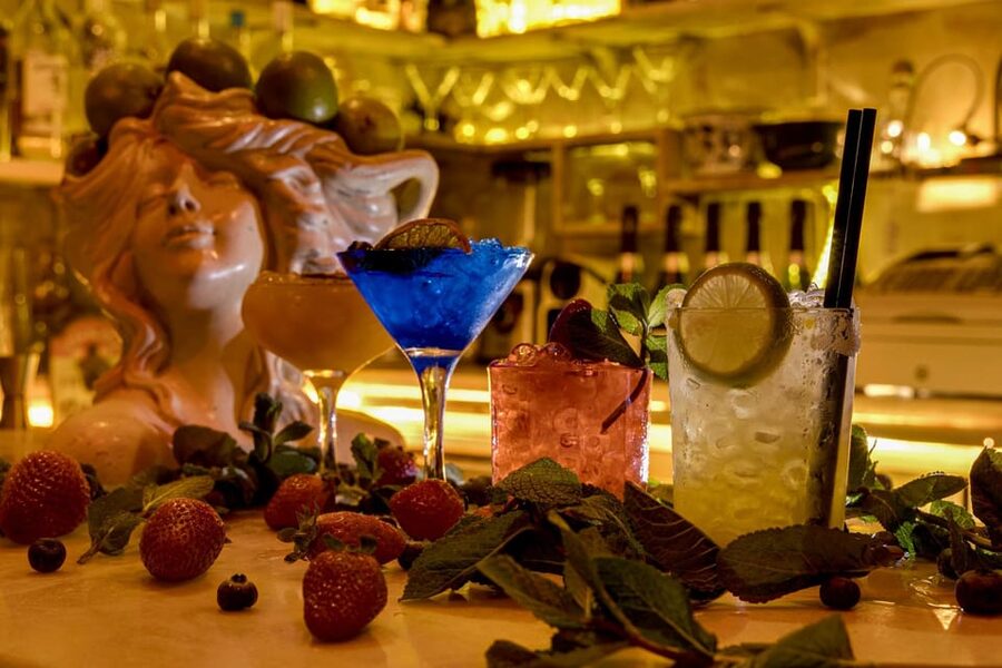 Barcelona: Cocktail Making Class with Tapas - Choosing four cocktails from more than 60 options