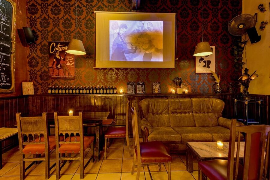 Barcelona: Cocktail Making Class with Tapas - Tapas that keep the evening on track