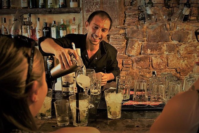 Barcelona Cocktail Masterclass with Tapas - A social night more than a technical course