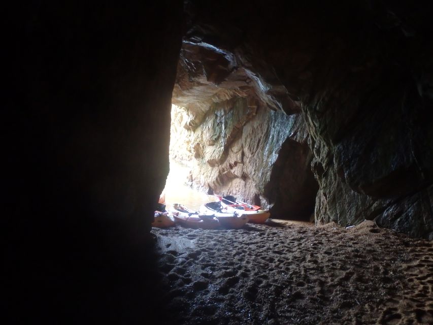 Barcelona: Costa Brava Kayak, Snorkel & Cliff Jump & Lunch - Two hours along the Camino de Ronda