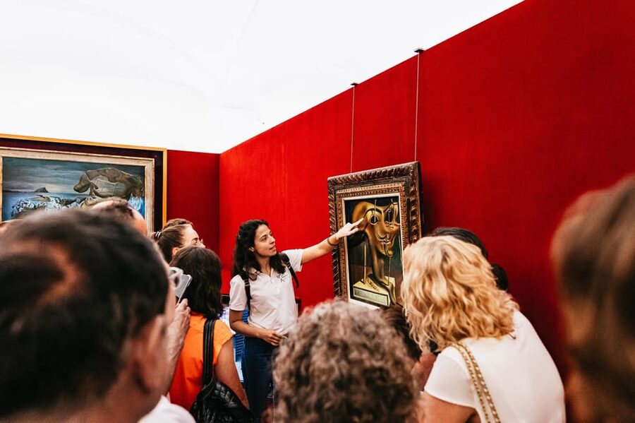 Barcelona: Dali Museum, House and Cadaques Guided Tour - Leaving Barcelona for Figueres