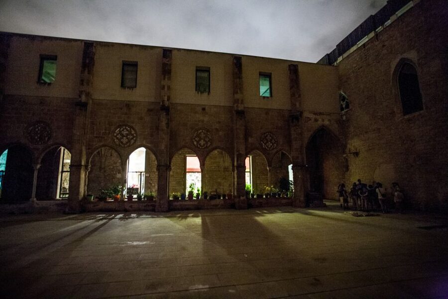 Barcelona: Dark History Night Walking Tour - Why Barcelona’s old streets work so well at night