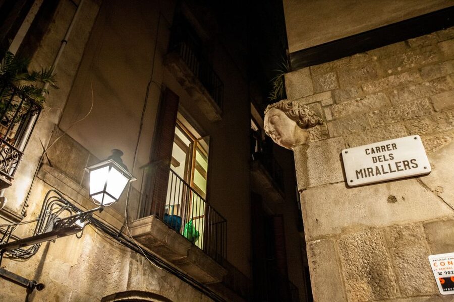 Barcelona: Dark History Night Walking Tour - Public executions, cemeteries, and Barcelona’s executioner
