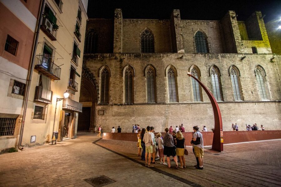 Barcelona: Dark History Night Walking Tour - El Born and La Ribera through their darker past