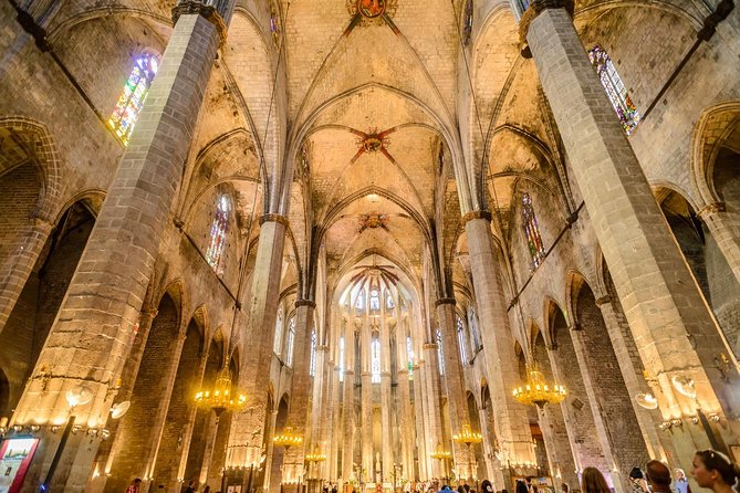 Barcelona e-Bike Tour: Gaudí & Old Town Small Group - Gaudí’s Barcelona and the grand modernist avenue