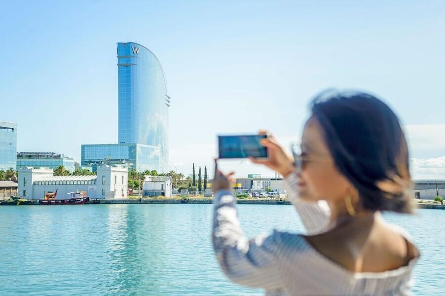 Barcelona: E-Bike Tour with Montjuic Cable Car & Boat Ride - Reaching Montjuïc by funicular and cable car