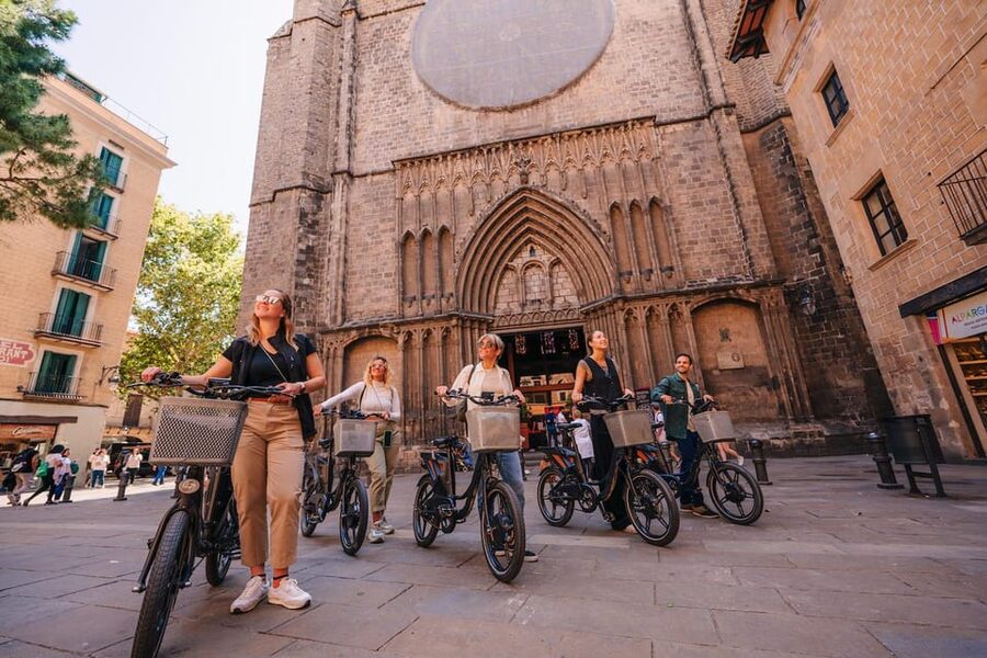 Barcelona: E-Bike Tour with Montjuic Cable Car & Boat Ride - From the mountain to the waterfront