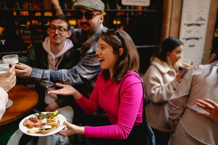 Barcelona: El Born Food Walking Tour with Tapas and Drinks - Key points at a glance