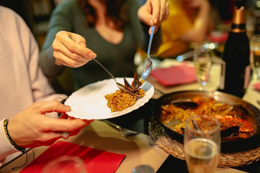 Barcelona: El Born Food Walking Tour with Tapas and Drinks - The Gothic Quarter: Roman remains between bites
