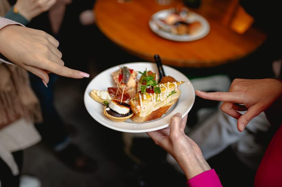 Barcelona: El Born Food Walking Tour with Tapas and Drinks - Should you book this Barcelona tapas walk?