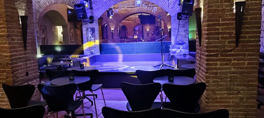 Barcelona: Exclusive Flamenco Show at El Paraigua with Drink - The 8:15 PM arrival and included drink