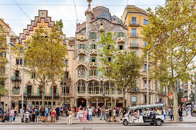 Barcelona Expert Tour with Local Guide in Eco Tuk Tuk Private - Why a Barcelona tuk-tuk tour works well
