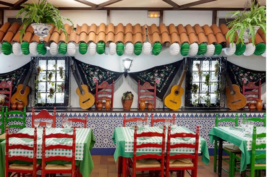 Barcelona: Flamenco at El Patio Andaluz with Optional Dinner - A close view of flamenco footwork and music