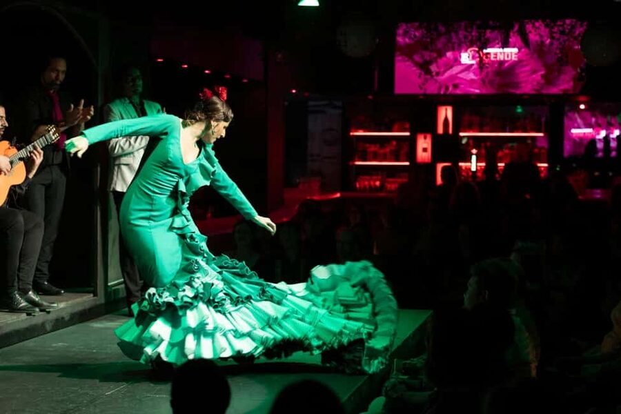 Barcelona: Flamenco Show with Drink at La Rambla - What the 55-minute performance feels like
