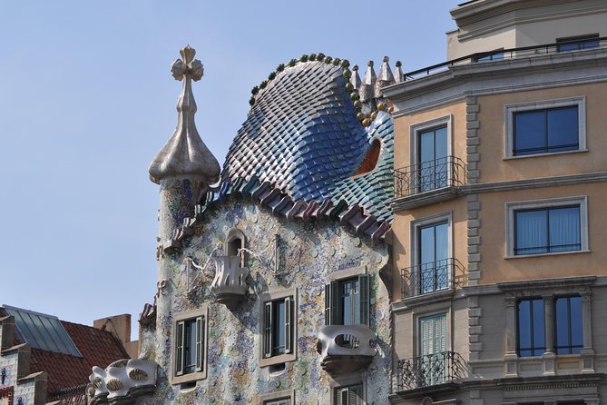 Barcelona & Gaudi. Regular Tour - Starting at the Monument al Llibre
