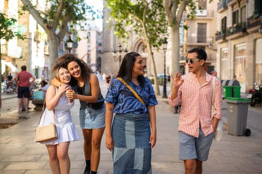 Barcelona: Guided Walking Tour - The Kiss of Freedom and local symbolism