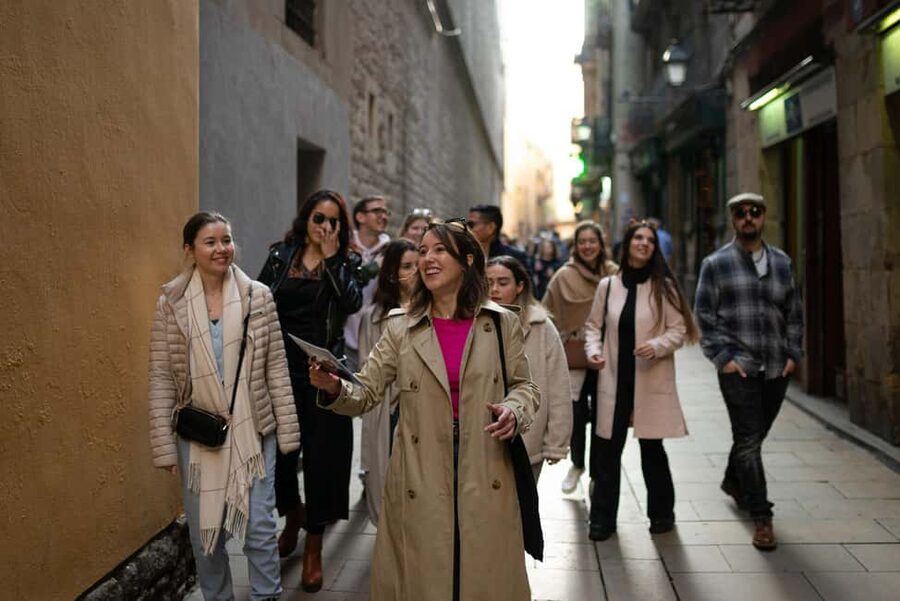 Barcelona: Guided Walking Tour - Barcelona Cathedral and medieval power