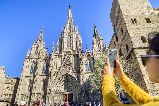 Barcelona Helicopter, Sailboat & Old Town Private Walking Tour - A city tour with three very different acts