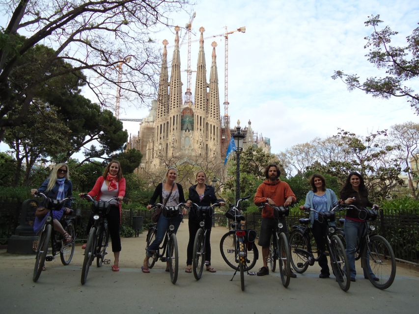 Barcelona Highlights Bike Tour: Cycle along the beach! - Why a bike is a smart way to meet Barcelona
