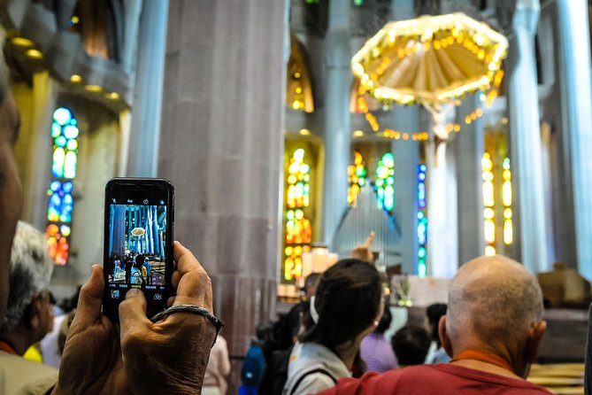 Barcelona Highlights & Sagrada Familia Tour: Priority Access - Entering Sagrada Familia with a reserved time