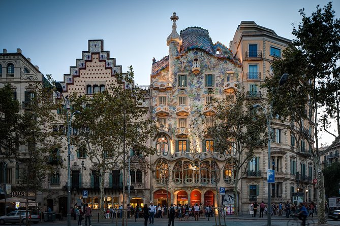Barcelona in 1 Day: Sagrada Familia, Park Guell,Old Town & Pickup - Sagrada Familia deserves your full attention