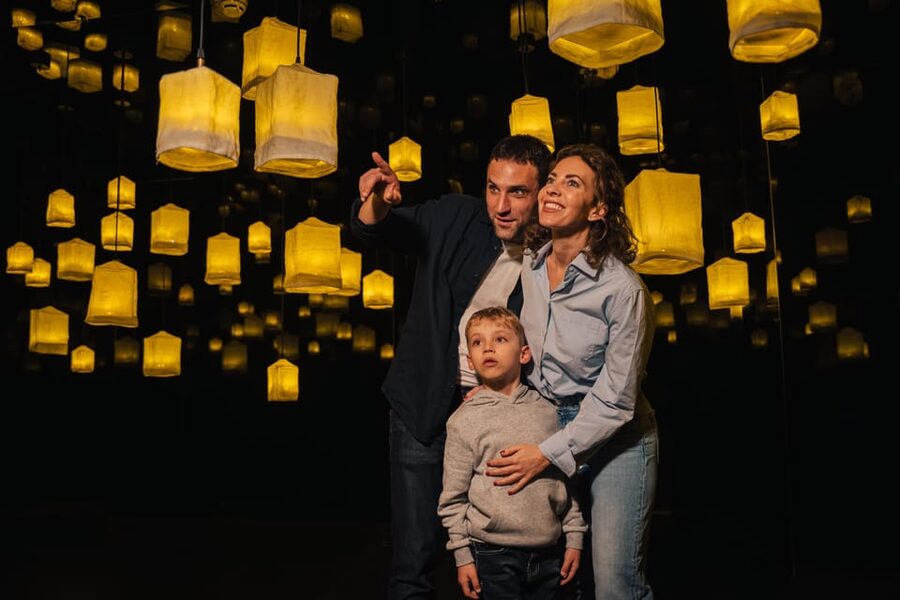Barcelona: Interactive Art Installation by IKONO - The opening room and the ball-pit favorite